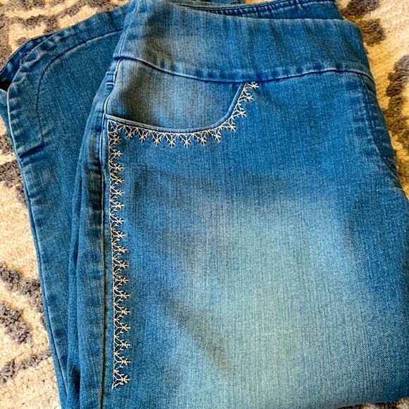 Capris for Women - Picture 5 of 5